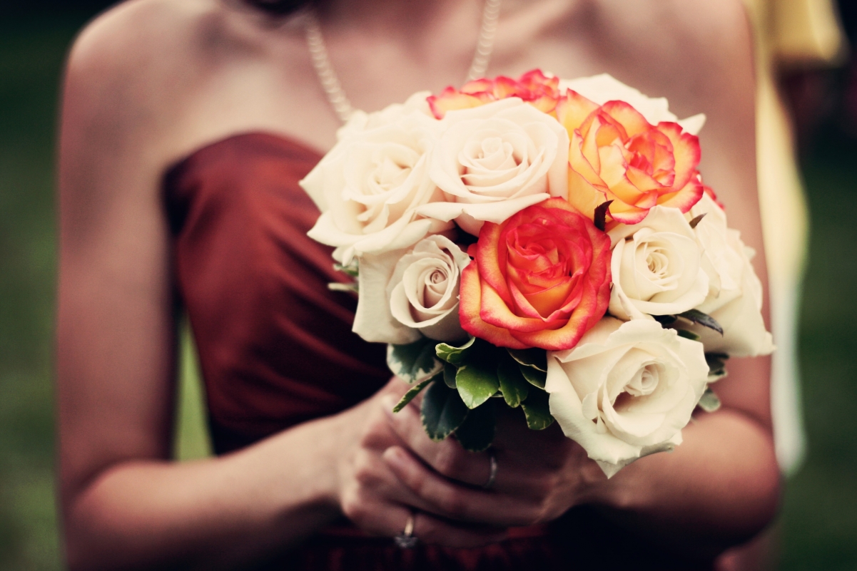 束鲜花 玫瑰 伴娘 婚礼 女子 图片 花束